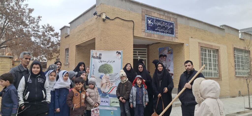 مراکز فرهنگی- هنری کانون همدان از جشن بادباکها تا ساخت موشک کاغذی