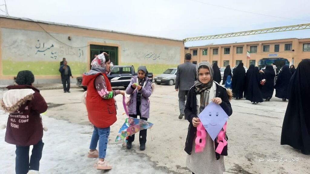 مراکز فرهنگی- هنری کانون همدان از جشن بادباکها تا ساخت موشک کاغذی