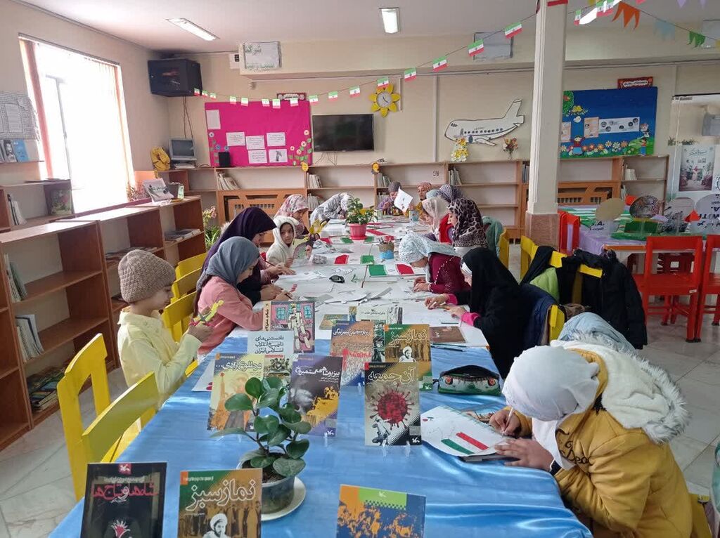 مراکز فرهنگی- هنری کانون همدان از جشن بادباکها تا ساخت موشک کاغذی