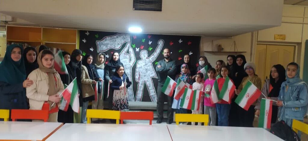 مراکز فرهنگی- هنری کانون همدان از جشن بادباکها تا ساخت موشک کاغذی