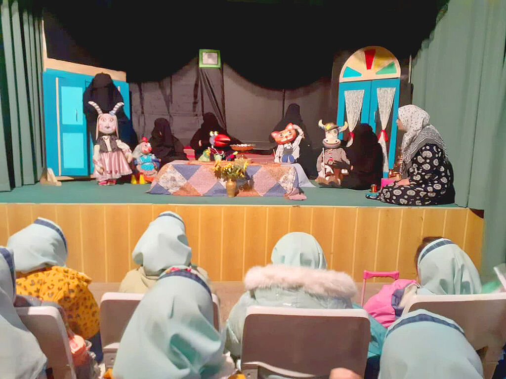 صحنهی نمایش کانون بروجن پس از سالها وقفه، صاحب نمایش شد