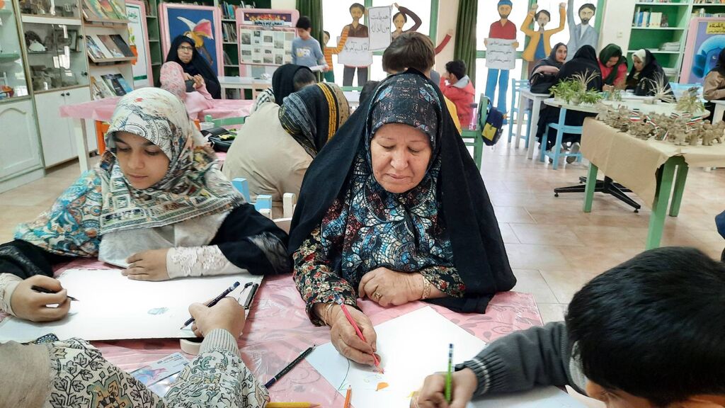  چهاردهمین مسابقه نقاشی «انقلاب از نگاه من» در کانون لارستان 