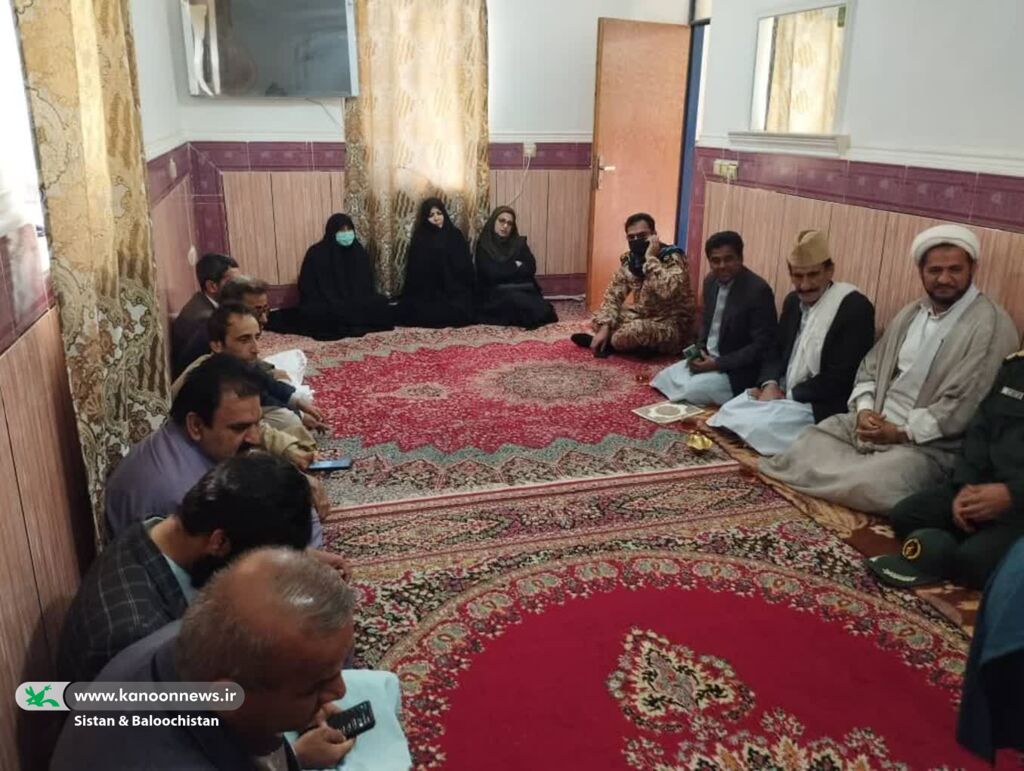 حضور همکاران و اعضای کانون پرورش فکری سیستان و بلوچستان بر مزار شهیدان همزمان با دهه فجر