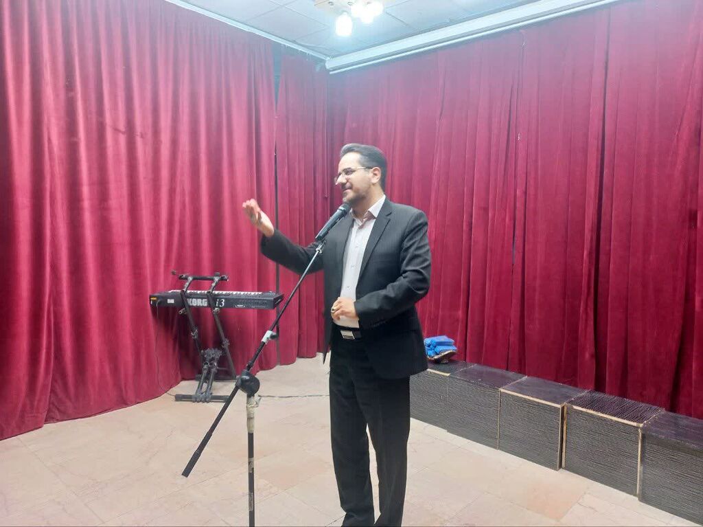 برپایی نمایشگاه هنری مرکز روانسر در ایام دهه فجر