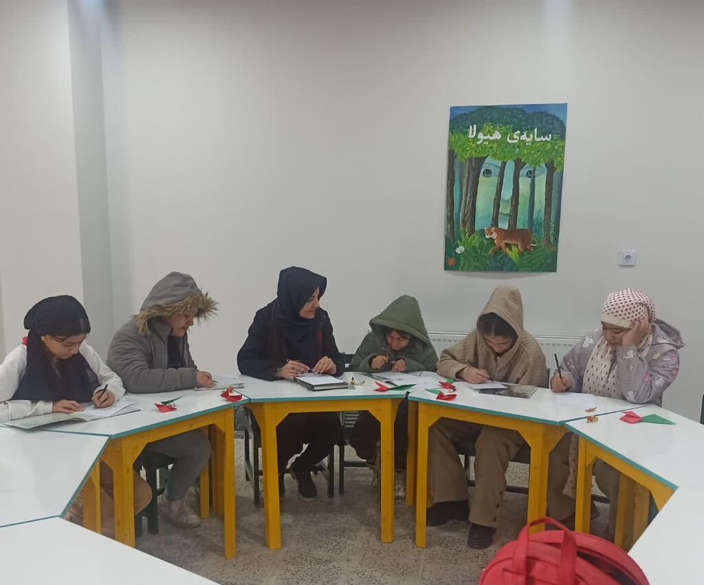 روزهای پایانی دهه فجر در مراکز کانون البرز/برگزاری غرفه در مسیر راهپیمایی ۲۲ بهمن کرج