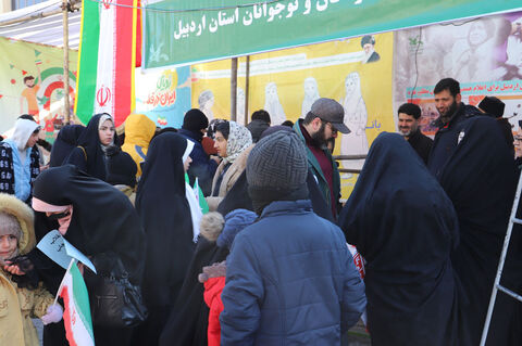 غرفه کانون پرورش فکری اردبیل در راهپیمایی یوم الله ۲۲ بهمن