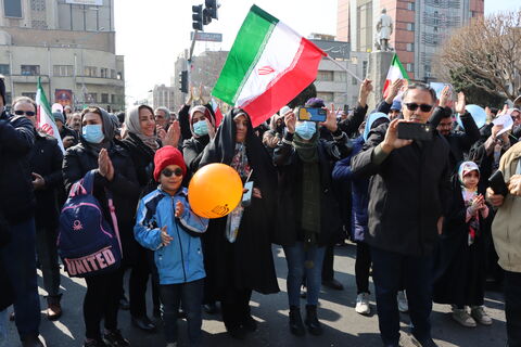   حضور اعضای کانون در راهپیمایی 22  بهمن تهران