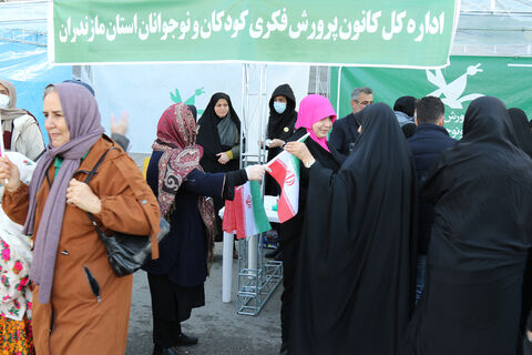 حماسه حضور کودکان و نوجوانان در راهپیمایی ۲۲بهمن و حضور در غرفه کانون در ساری