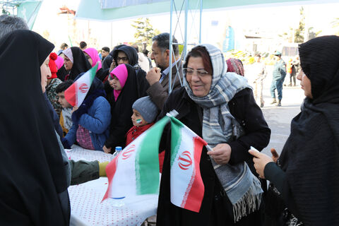 حماسه حضور کودکان و نوجوانان در راهپیمایی ۲۲بهمن و حضور در غرفه کانون در ساری