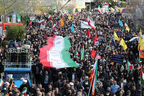 حماسه حضور کودکان و نوجوانان در راهپیمایی ۲۲بهمن و حضور در غرفه کانون در ساری