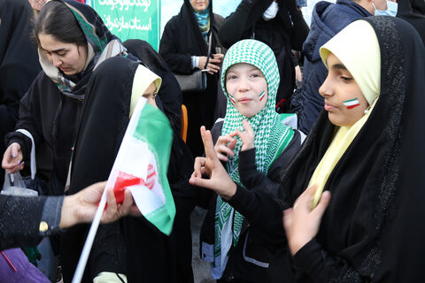 حماسه حضور کودکان و نوجوانان در راهپیمایی ۲۲بهمن و حضور در غرفه کانون در ساری