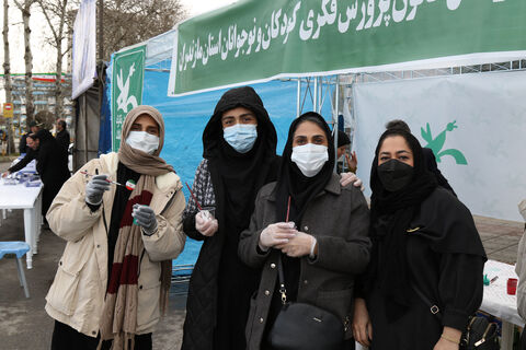 حماسه حضور کودکان و نوجوانان در راهپیمایی ۲۲بهمن و حضور در غرفه کانون در ساری