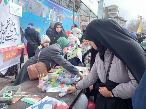 ایستگاه های فرهنگی هنری مراکز کانون لرستان در راهپیمایی ۲۲ بهمن