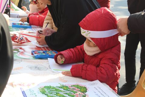 کارگاه های هنری و ادبی کانون  پرورش فکری کودکان و نوجوانان در راهپیمایی یوم الله 22 تبریز(1)