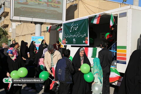 غرفه فرهنگی کانون استان بوشهر در راهپیمایی یوم الله ۲۲بهمن به روایت تصویر