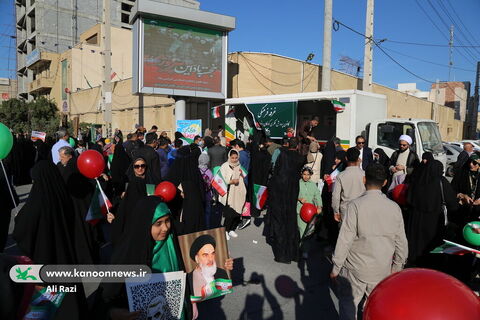 غرفه فرهنگی کانون استان بوشهر در راهپیمایی یوم الله ۲۲بهمن به روایت تصویر