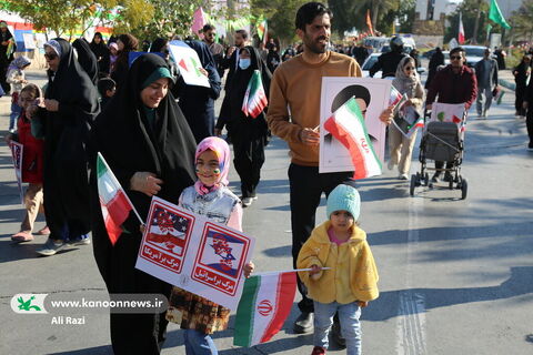 غرفه فرهنگی کانون استان بوشهر در راهپیمایی یوم الله ۲۲بهمن به روایت تصویر