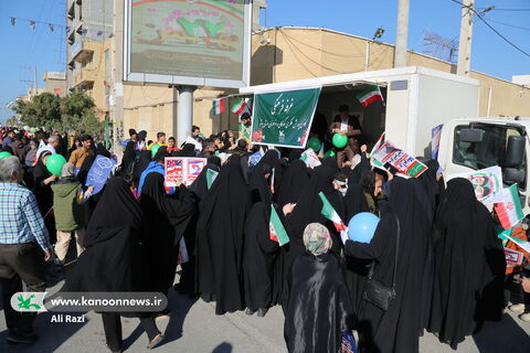 غرفه فرهنگی کانون استان بوشهر در راهپیمایی یوم الله ۲۲بهمن به روایت تصویر