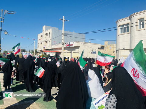 حضور فعال مربیان و اعضا مراکز کانون استان بوشهر در راهپیمایی یوم الله ۲۲بهمن (2)