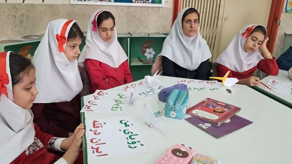 ساخت کبوترهای کاغذی اعضای مرکز جوانرود بهیاد شهدای کودک غزه