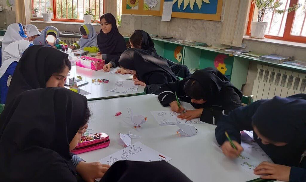 ساخت کبوترهای کاغذی اعضای مرکز جوانرود بهیاد شهدای کودک غزه