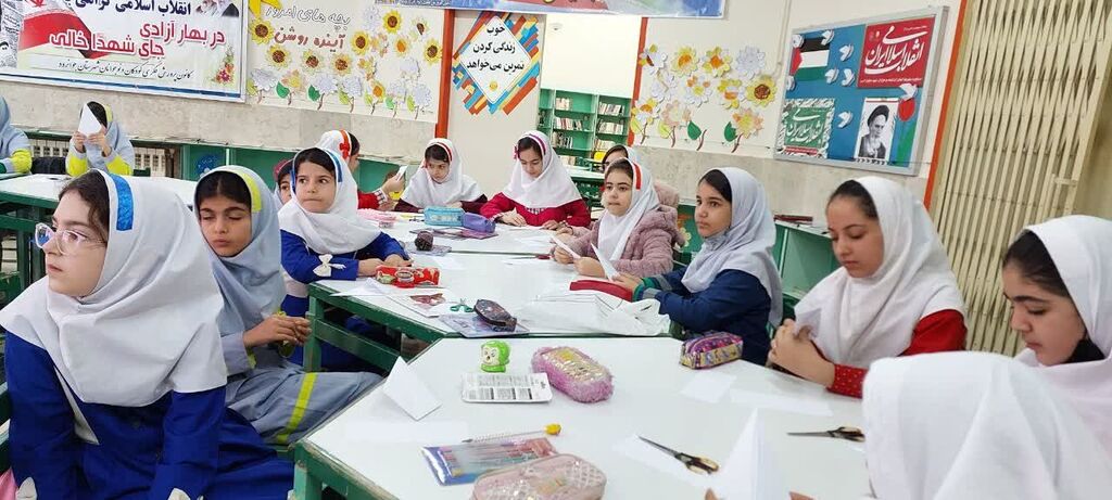 ساخت کبوترهای کاغذی اعضای مرکز جوانرود بهیاد شهدای کودک غزه