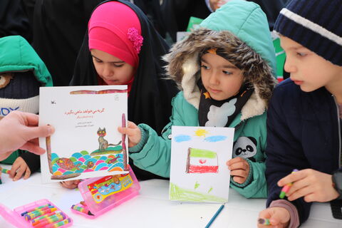 برپایی ایستگاه فرهنگی و هنری کانون پرورش فکری کودکان و نوجوانان استان آذربایجان غربی در مسیر راهپیمایی ۲۲ بهمن ماه