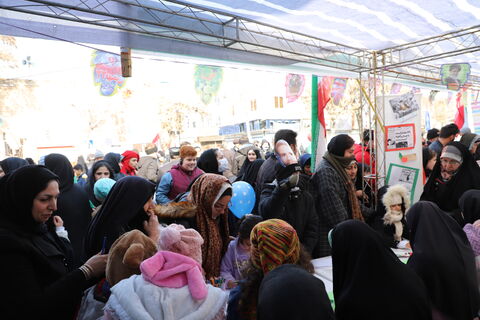 برپایی ایستگاه فرهنگی و هنری کانون پرورش فکری کودکان و نوجوانان استان آذربایجان غربی در مسیر راهپیمایی ۲۲ بهمن ماه