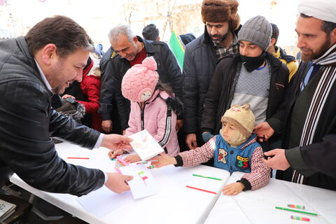 برپایی ایستگاه فرهنگی و هنری کانون پرورش فکری کودکان و نوجوانان استان آذربایجان غربی در مسیر راهپیمایی ۲۲ بهمن ماه