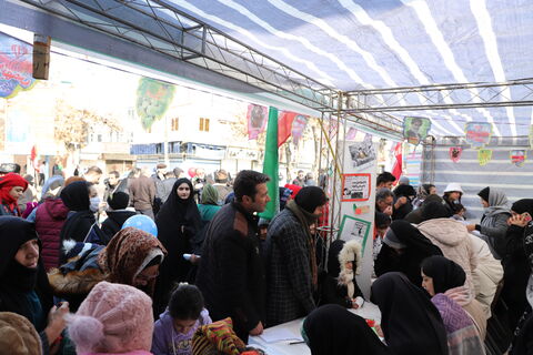 برپایی ایستگاه فرهنگی و هنری کانون پرورش فکری کودکان و نوجوانان استان آذربایجان غربی در مسیر راهپیمایی ۲۲ بهمن ماه