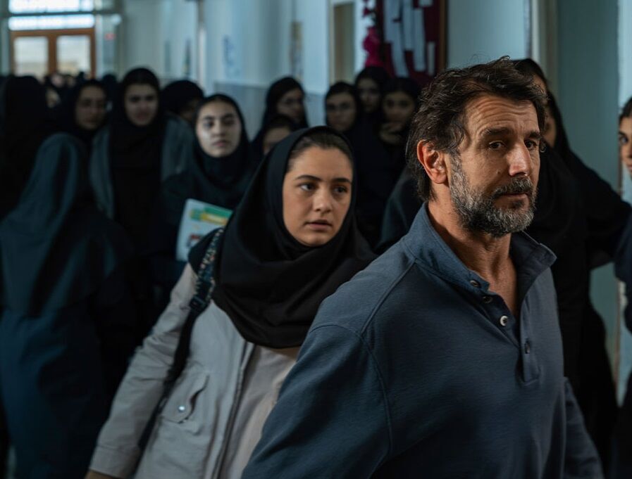 نمایش برخط «زیبا صدایم کن» در فیلمنت