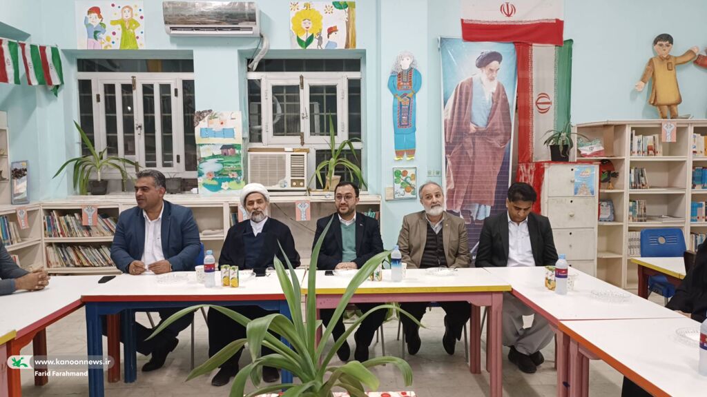 سفر مدیرعامل به سیستان و بلوچستان و بازدید از مراکز فرهنگی کنارک و چابهار کتاب و کتابخوانی در مراکز کانون اهمیت ویژهای دارد