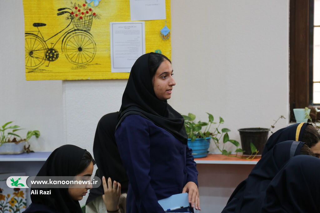 دیدار نوجوانان عالیشهری با شاعرکتاب"مثل گل خوشبو بود"