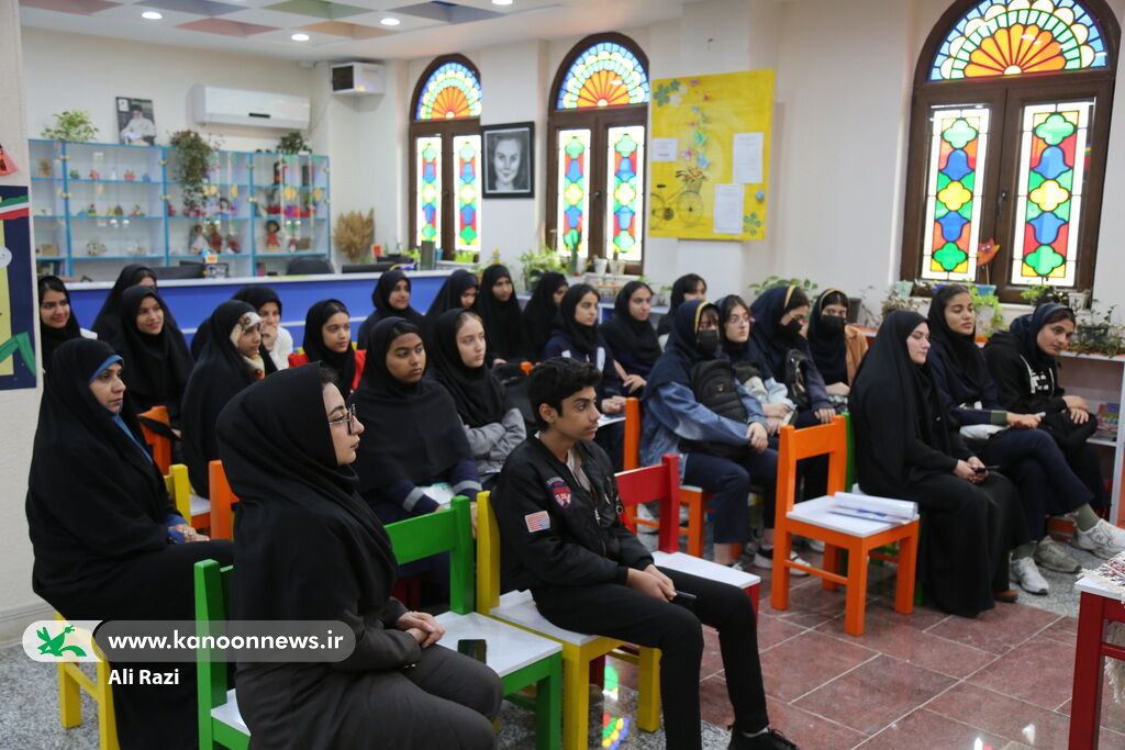 دیدار نوجوانان عالیشهری با شاعرکتاب"مثل گل خوشبو بود"