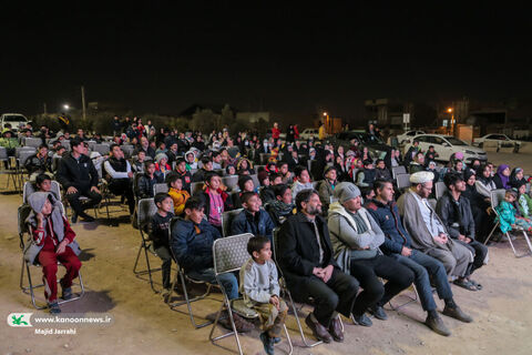 تماشاخانه سیار جشنواره قصه‌گویی کانون در بوستان حسن‌آباد یزد