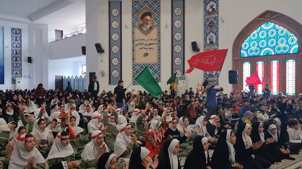 کودکان مهدوی کلیپ سومین تجمع کودکان و نوجوانان مهدوی در حرم احمد ابن اسحاق سرپلذهاب