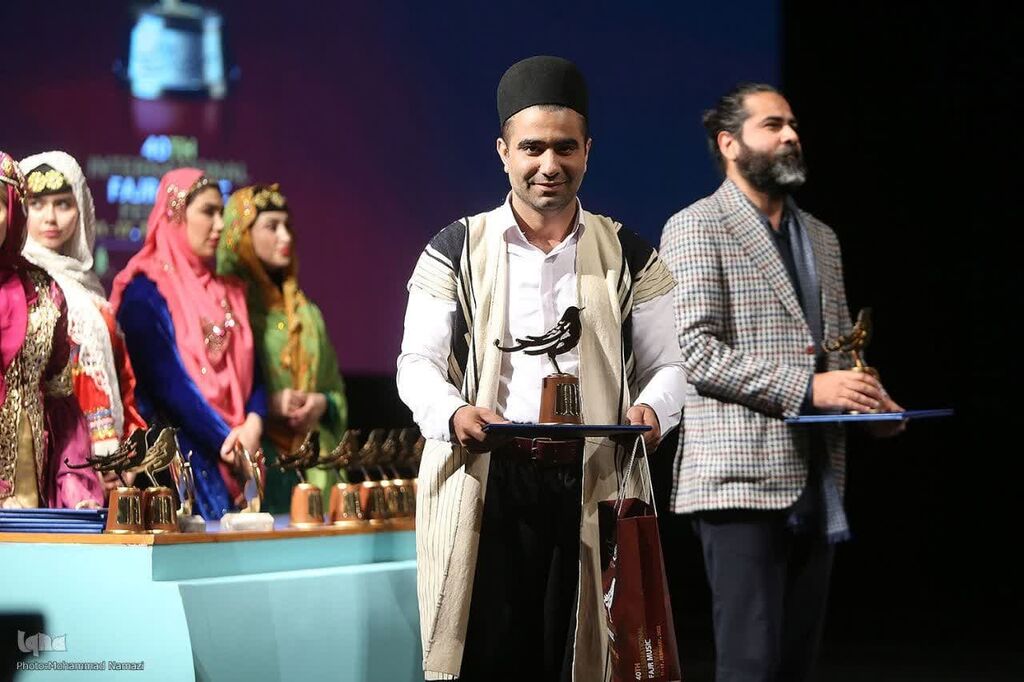 مربی سیار چهارمحال و بختیاری برگزیدهی جشنواره فجر شد افتخارآفرینی مربی سیار روستایی کانون در جشنواره بینالمللی موسیقی فجر