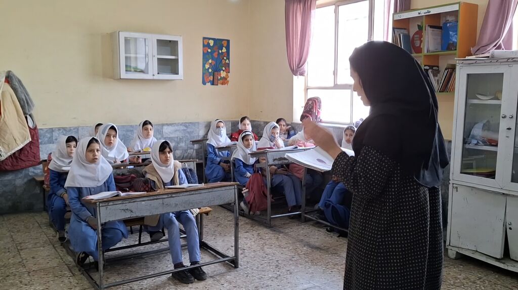 هر قفسه یک کلاس دعوت دانش آموزان به کتابخوانی