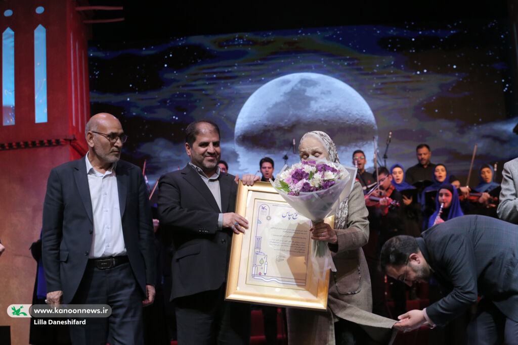 قصهگویان جشنواره لالاییهای نشیبا را همخوانی کردند