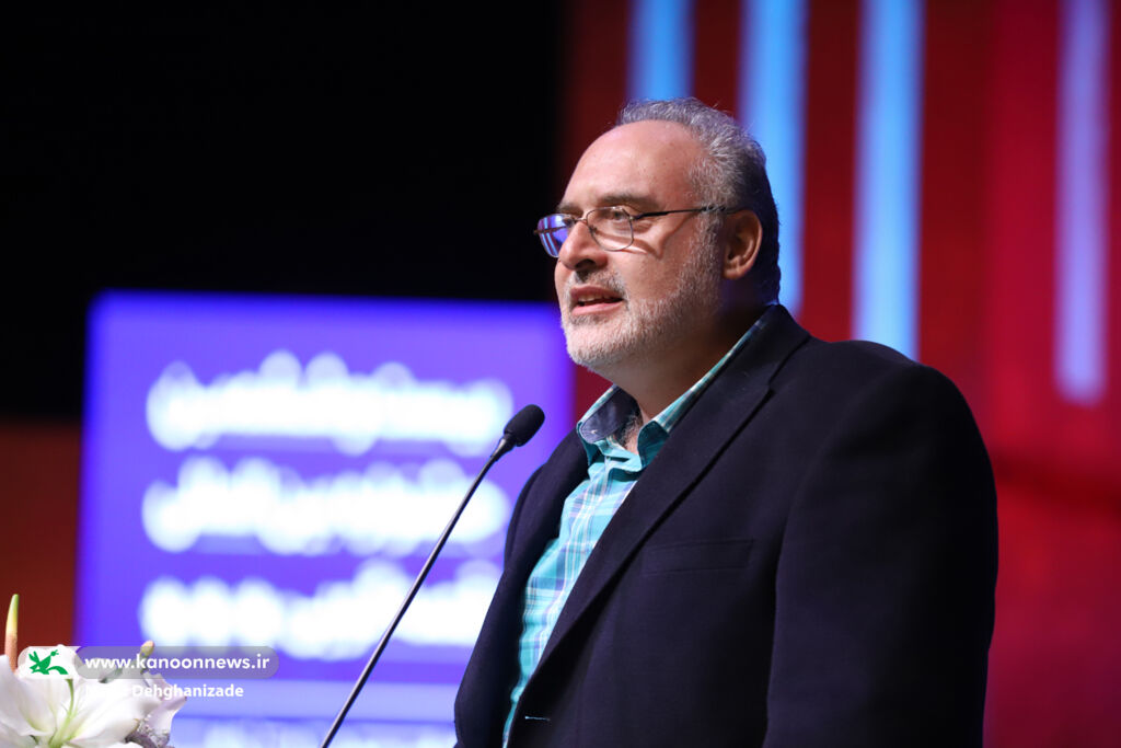 آیین پایانی بیستوششمین جشنواره بینالمللی قصهگویی کانون کانون پرورش فکری نیازمند حمایت بیشتر مسوولان است/منتقدان به موفقیتهای کانون توجه کنند