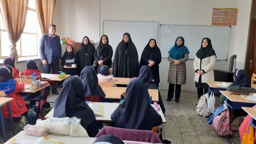 تقدیر از برگزیدگان مسابقه قصهگویی «بانوان شهید» در شهرستان قوچان