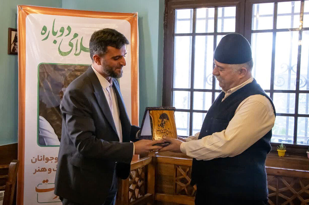 کودکان و نوجوانان کانونی با چهره ماندگار فرهنگ وهنرهمنشینشدند/ سلامی دوباره به نامآشنای گیلانی