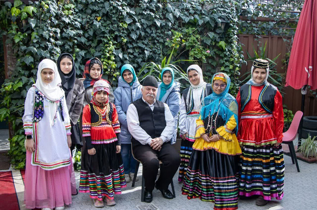 کودکان و نوجوانان کانونی با چهره ماندگار فرهنگ وهنرهمنشینشدند/ سلامی دوباره به نامآشنای گیلانی