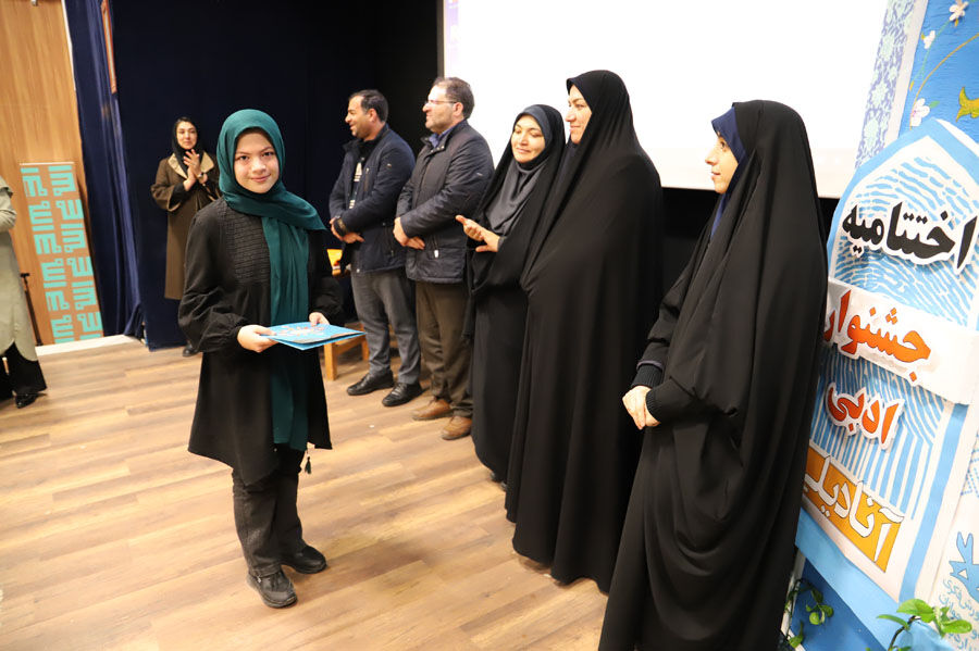 برگزیدگان نخستین جشنواره ادبی «آنادیلی» معرفی شدند