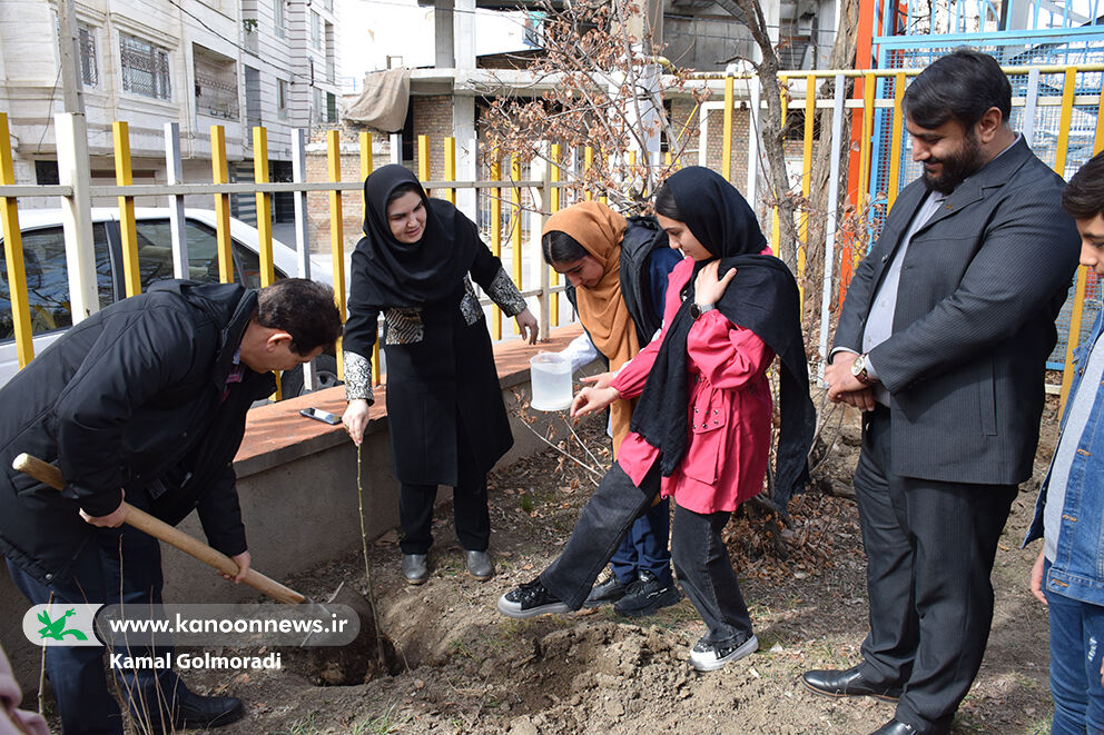 همنشینی پدیدآورندگان ادبیات با کودک و نوجوان لرستانی درنشست دوپنجره