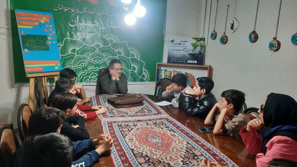 انجمن شعر انجمن شعر در مرکز همدان با حضور شاعران نوجوان برگزار شد