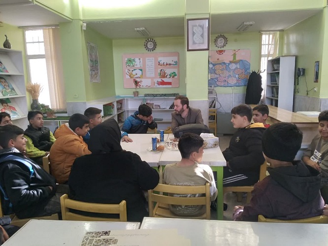 بازدید و گفتگوی صمیمی مدیرکل کانون با اعضا و مربیان مراکز فرهنگی هنری اردستان استان اصفهان