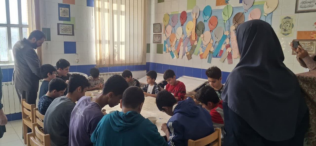 بازدید و گفتگوی صمیمی مدیرکل کانون با اعضا و مربیان مراکز فرهنگی هنری اردستان استان اصفهان