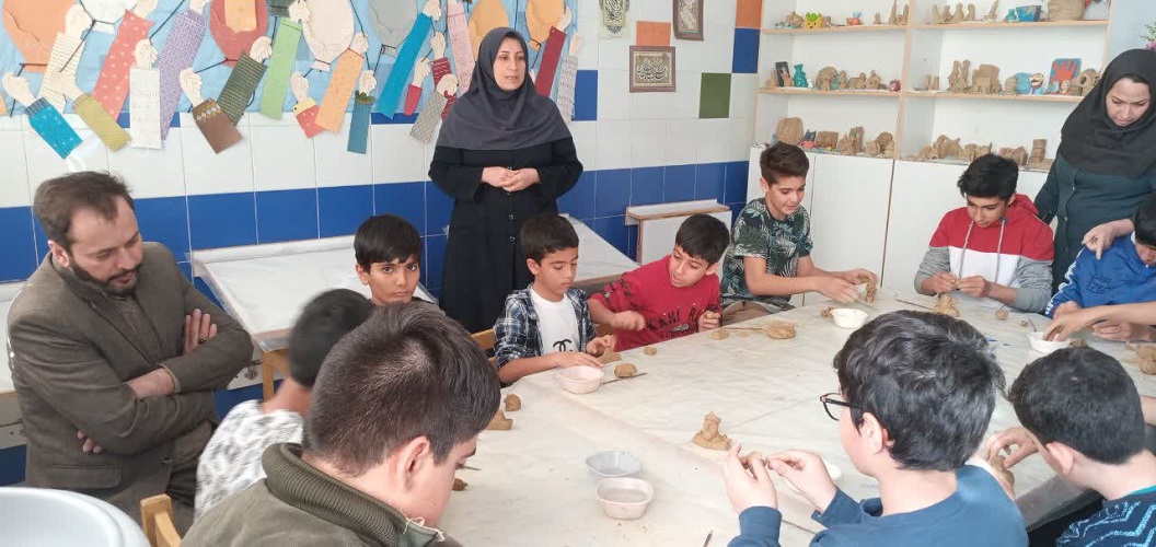 بازدید و گفتگوی صمیمی مدیرکل کانون با اعضا و مربیان مراکز فرهنگی هنری اردستان استان اصفهان