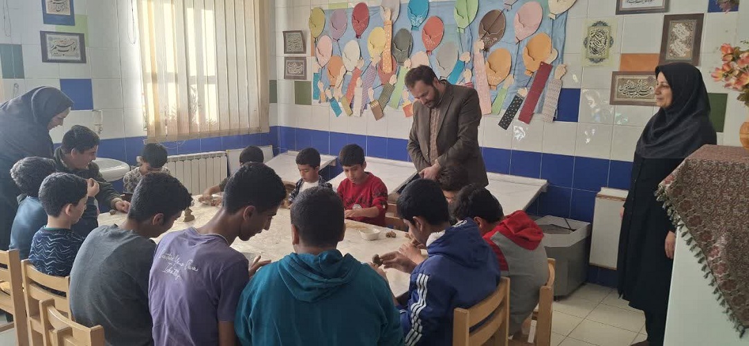 بازدید و گفتگوی صمیمی مدیرکل کانون با اعضا و مربیان مراکز فرهنگی هنری اردستان استان اصفهان